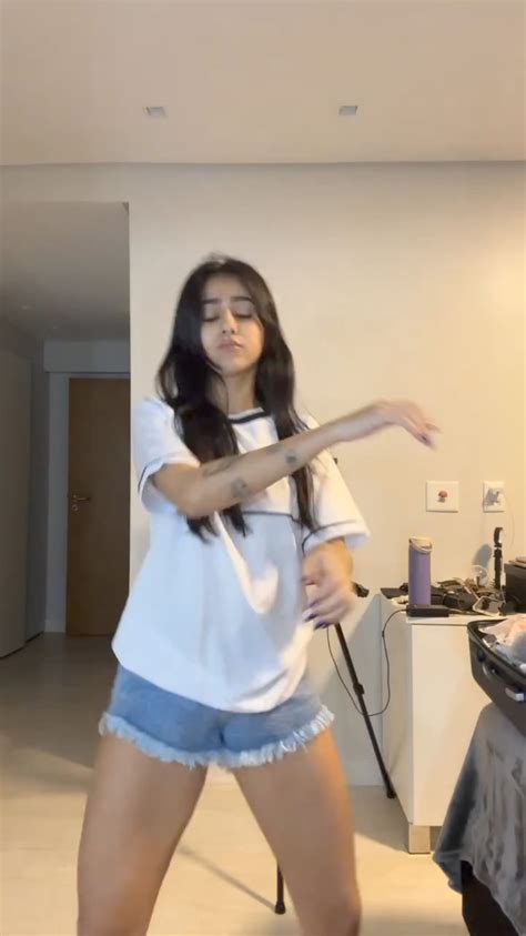Beca Barreto Recebendo Massagem .